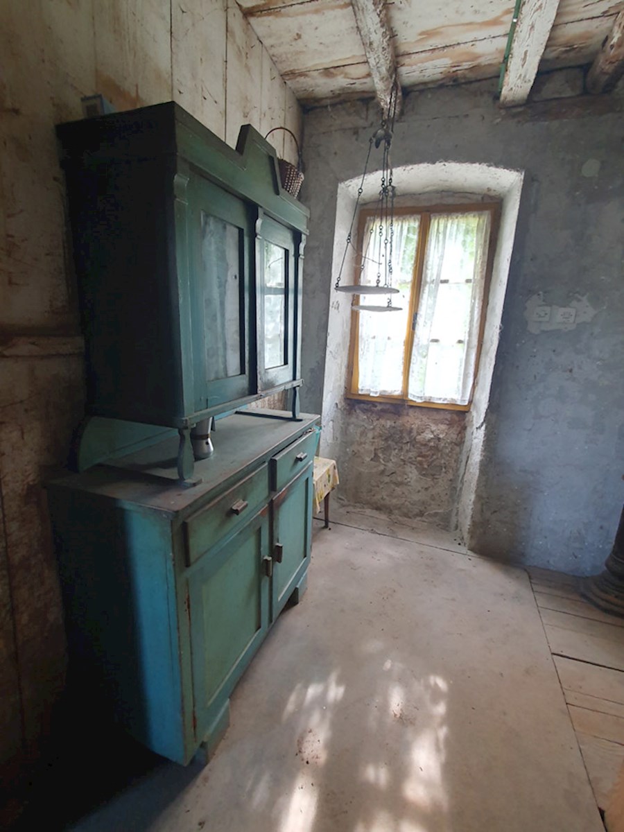KOP-740, VIŽINADA, proprietà con casa di 180 m² e terreno di 35.380 m², con vista su Motovun