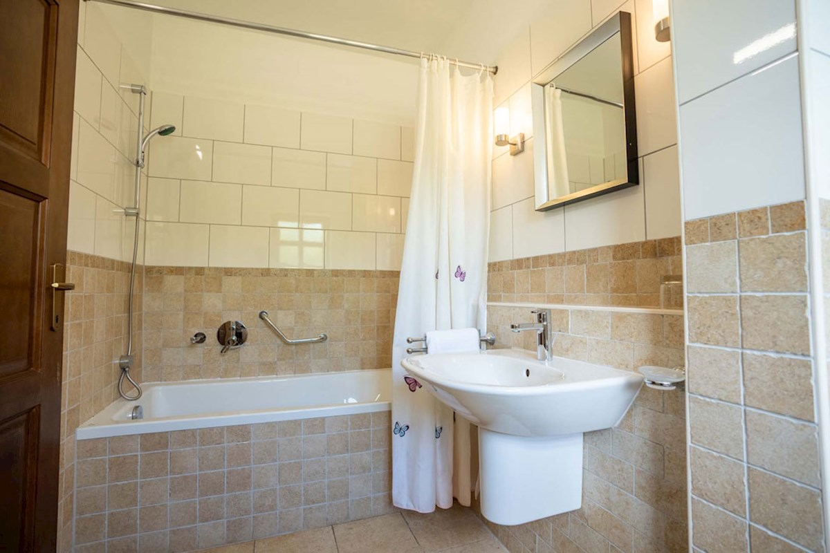 KOP-756, Villa in pietra con piscina nelle vicinanze di Poreč