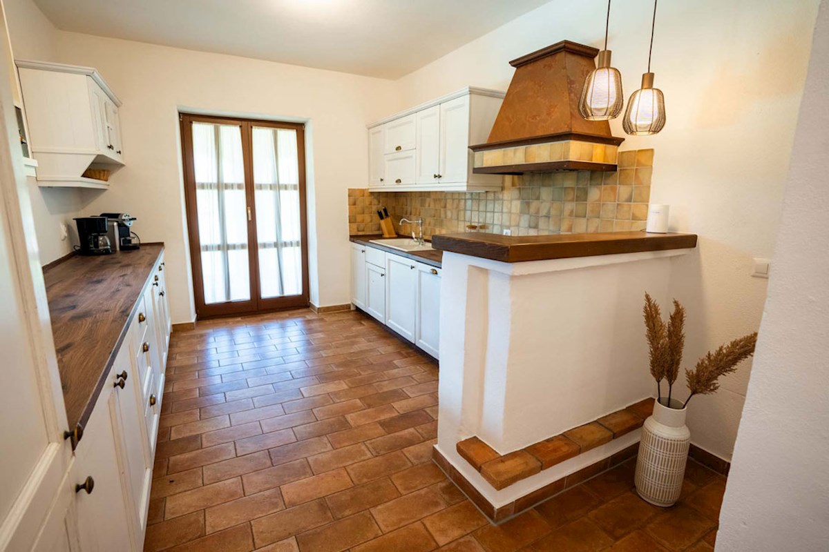 KOP-756, Villa in pietra con piscina nelle vicinanze di Poreč