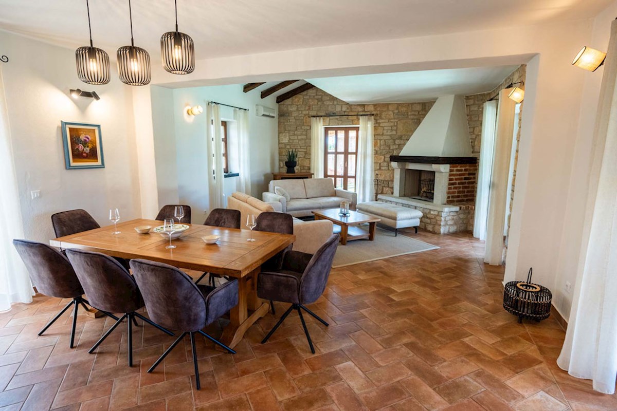 KOP-756, Villa in pietra con piscina nelle vicinanze di Poreč