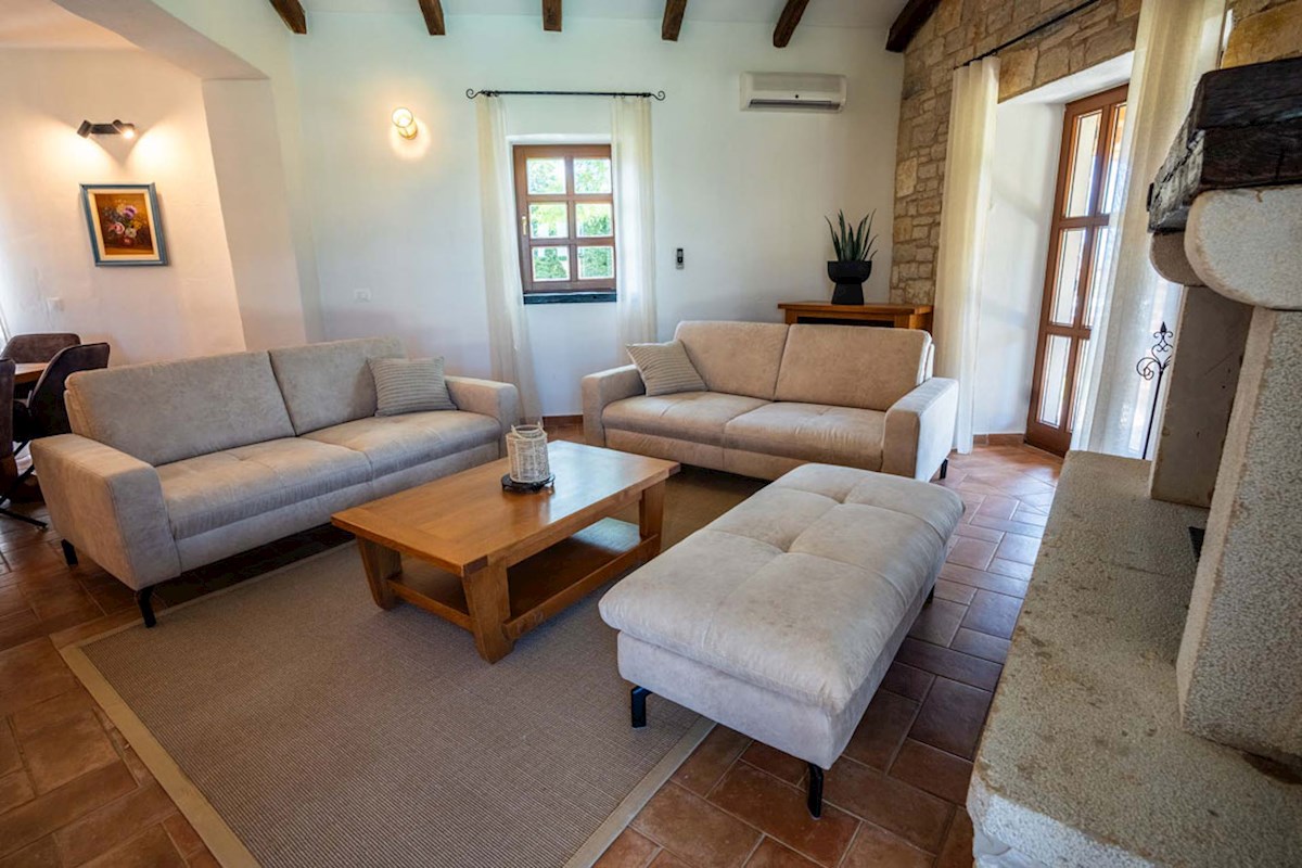 KOP-756, Villa in pietra con piscina nelle vicinanze di Poreč