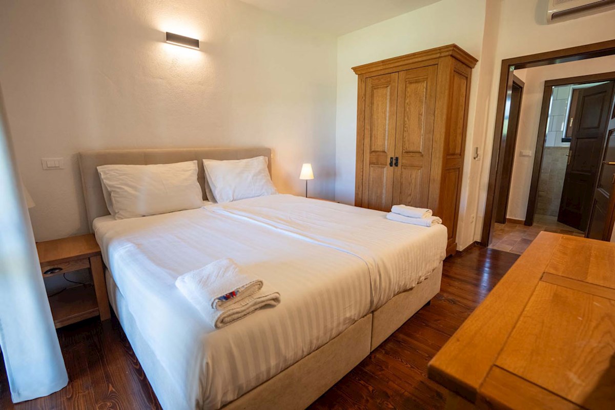 KOP-756, Villa in pietra con piscina nelle vicinanze di Poreč