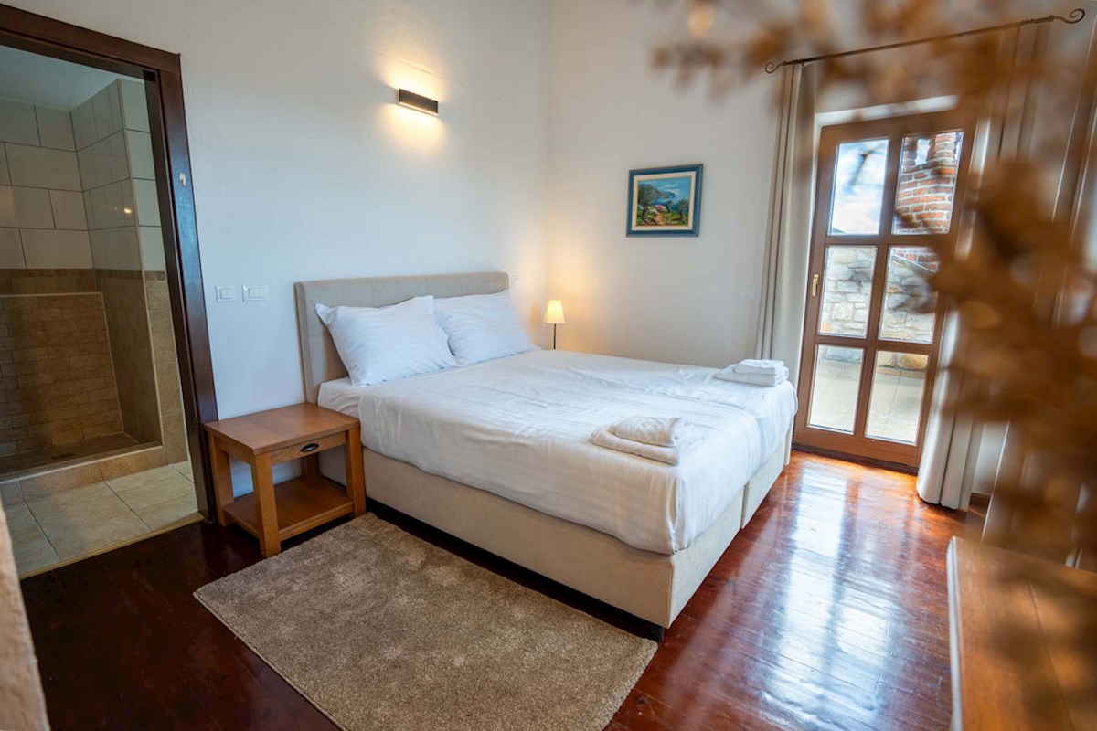 KOP-756, Villa in pietra con piscina nelle vicinanze di Poreč