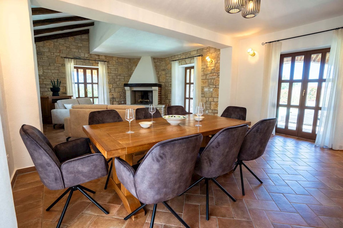 KOP-756, Villa in pietra con piscina nelle vicinanze di Poreč