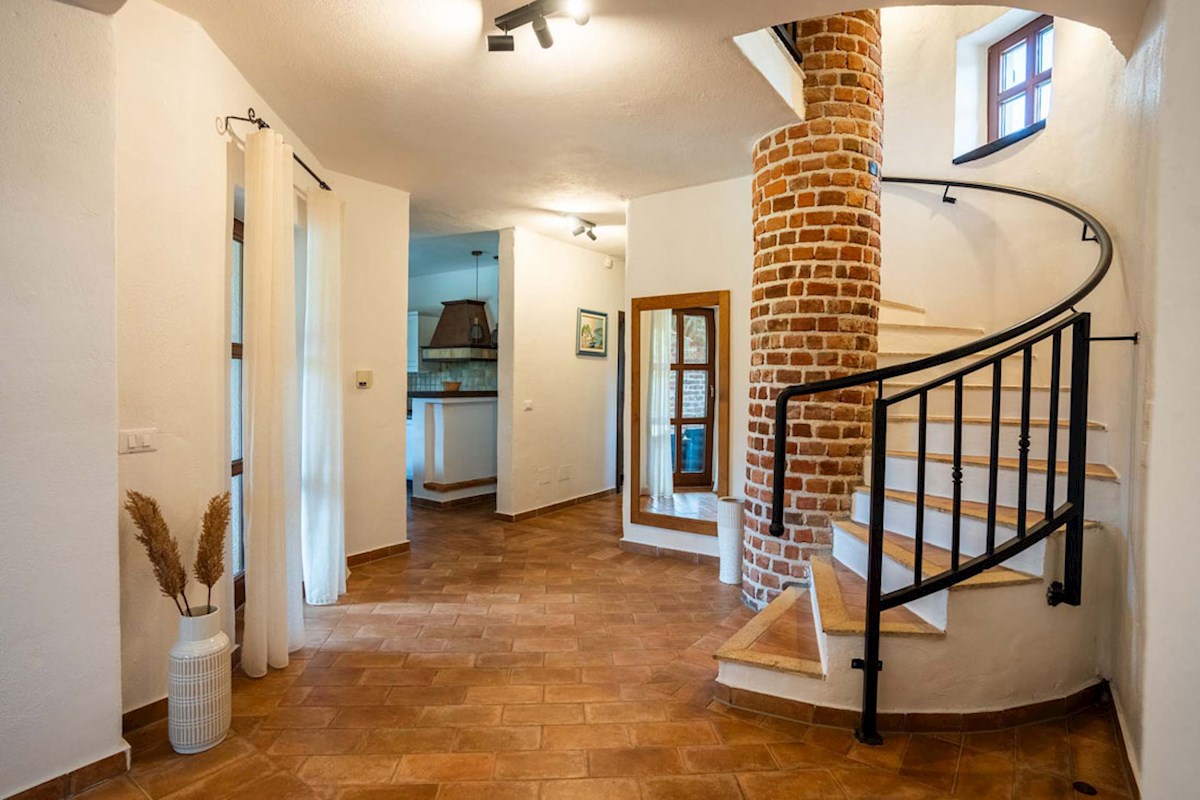 KOP-756, Villa in pietra con piscina nelle vicinanze di Poreč