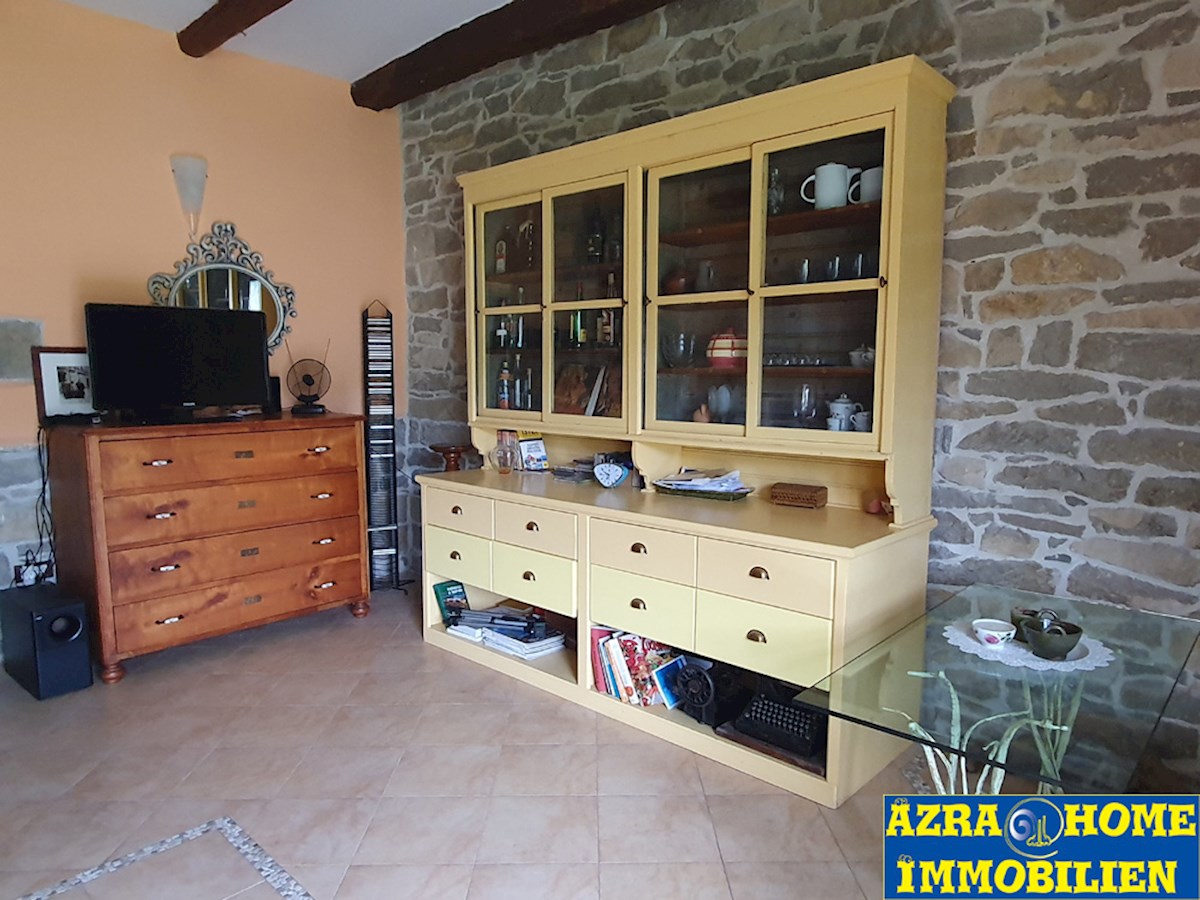 KO-120, Buzet – Dintorni, casa in pietra istriana ristrutturata e ben conservata di 150 m² con cortile di 807 m²