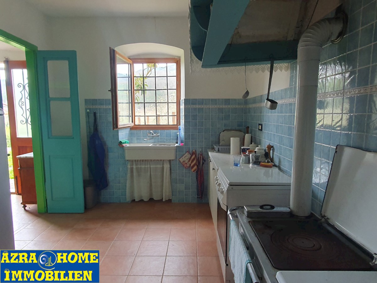 KO-120, Buzet – Dintorni, casa in pietra istriana ristrutturata e ben conservata di 150 m² con cortile di 807 m²