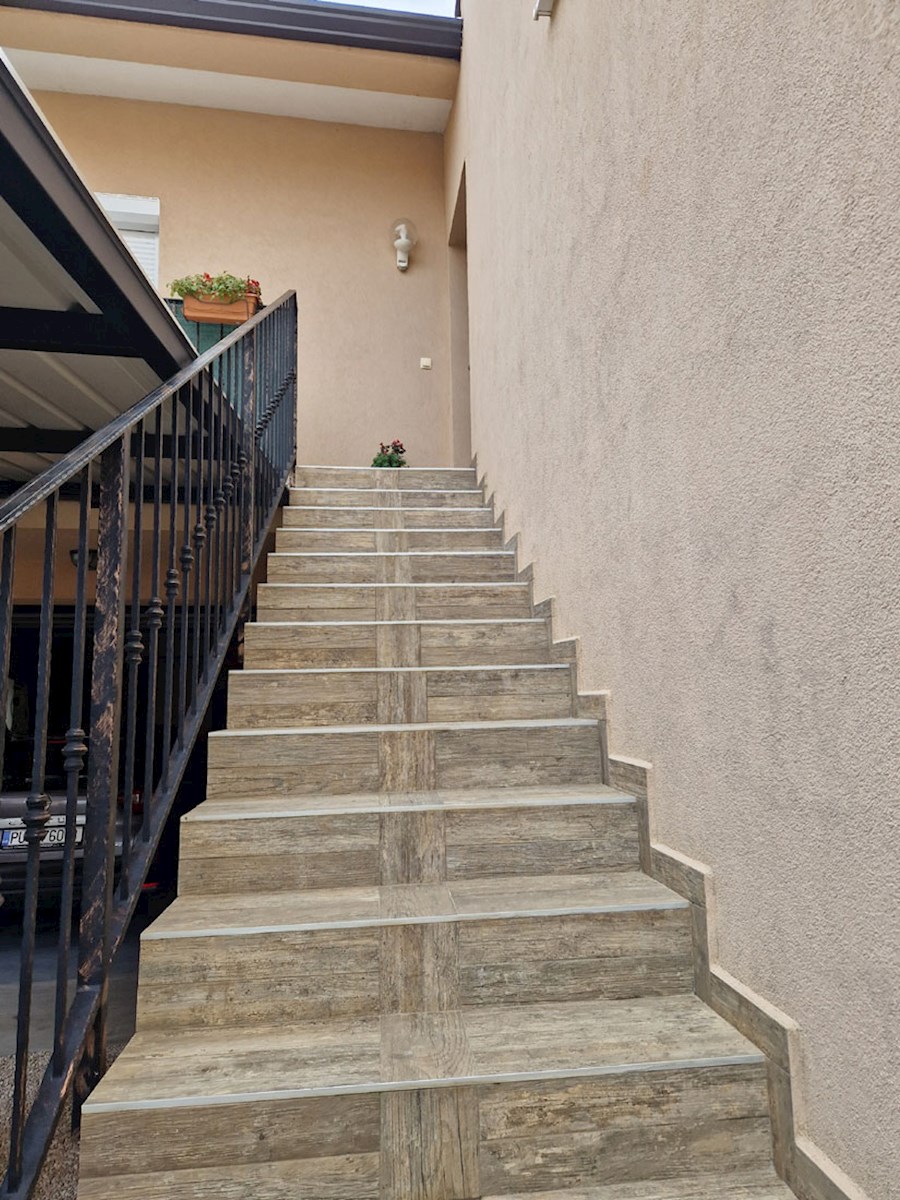 Vendita, Tar – Due case con tre appartamenti separati, a 3 km dal mare, KOP-778