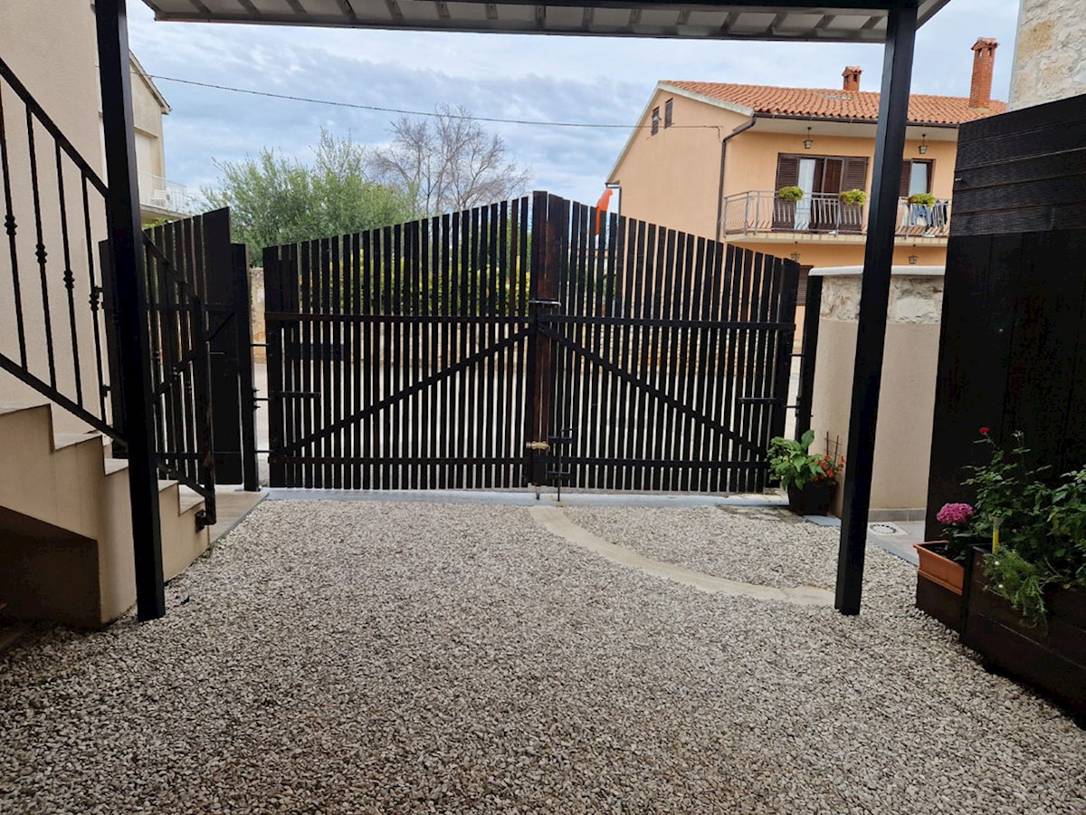 Vendita, Tar – Due case con tre appartamenti separati, a 3 km dal mare, KOP-778