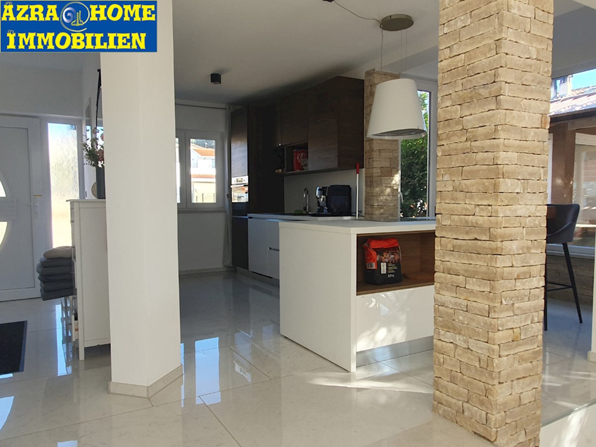 KOP-758, VIŠNJAN, Casa bifamiliare 115 m² con piscina