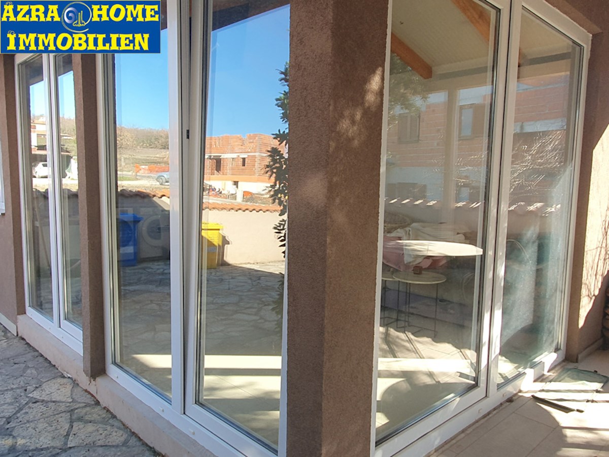 KOP-758, VIŠNJAN, Casa bifamiliare 115 m² con piscina