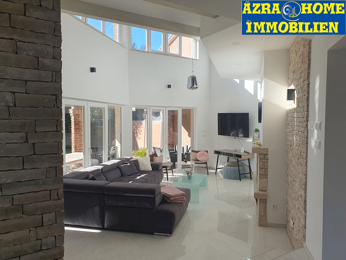 KOP-758, VIŠNJAN, Casa bifamiliare 115 m² con piscina