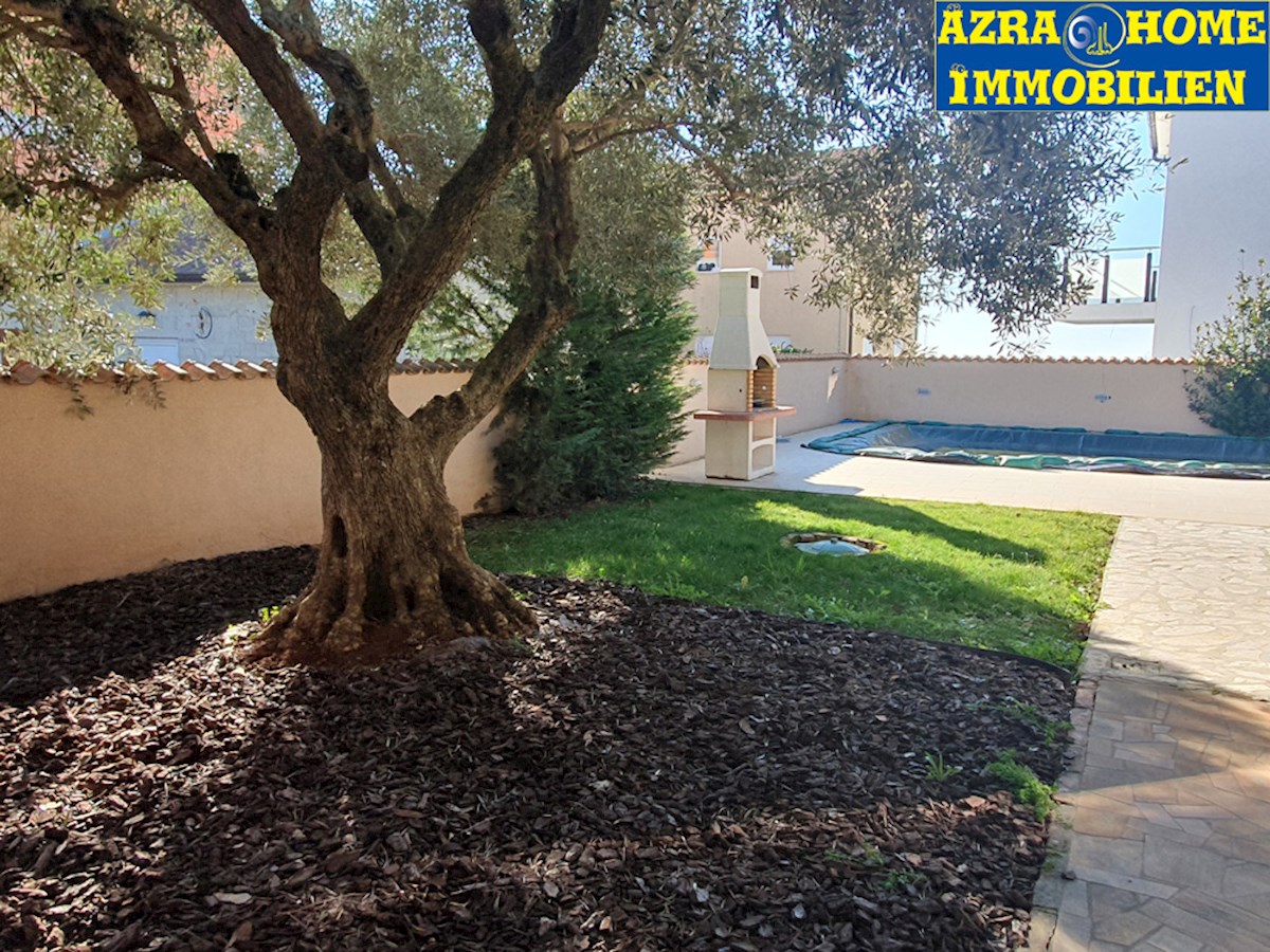 KOP-758, VIŠNJAN, Casa bifamiliare 115 m² con piscina