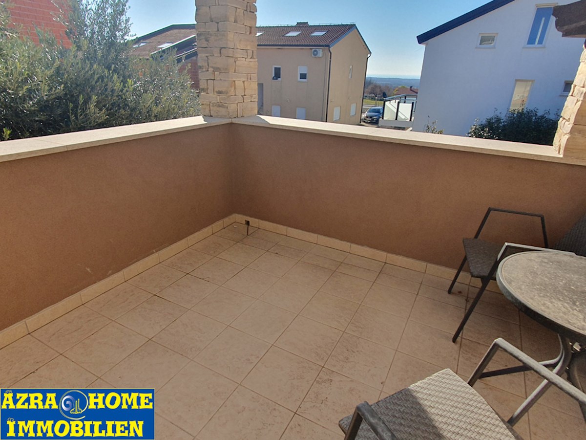 KOP-758, VIŠNJAN, Casa bifamiliare 115 m² con piscina
