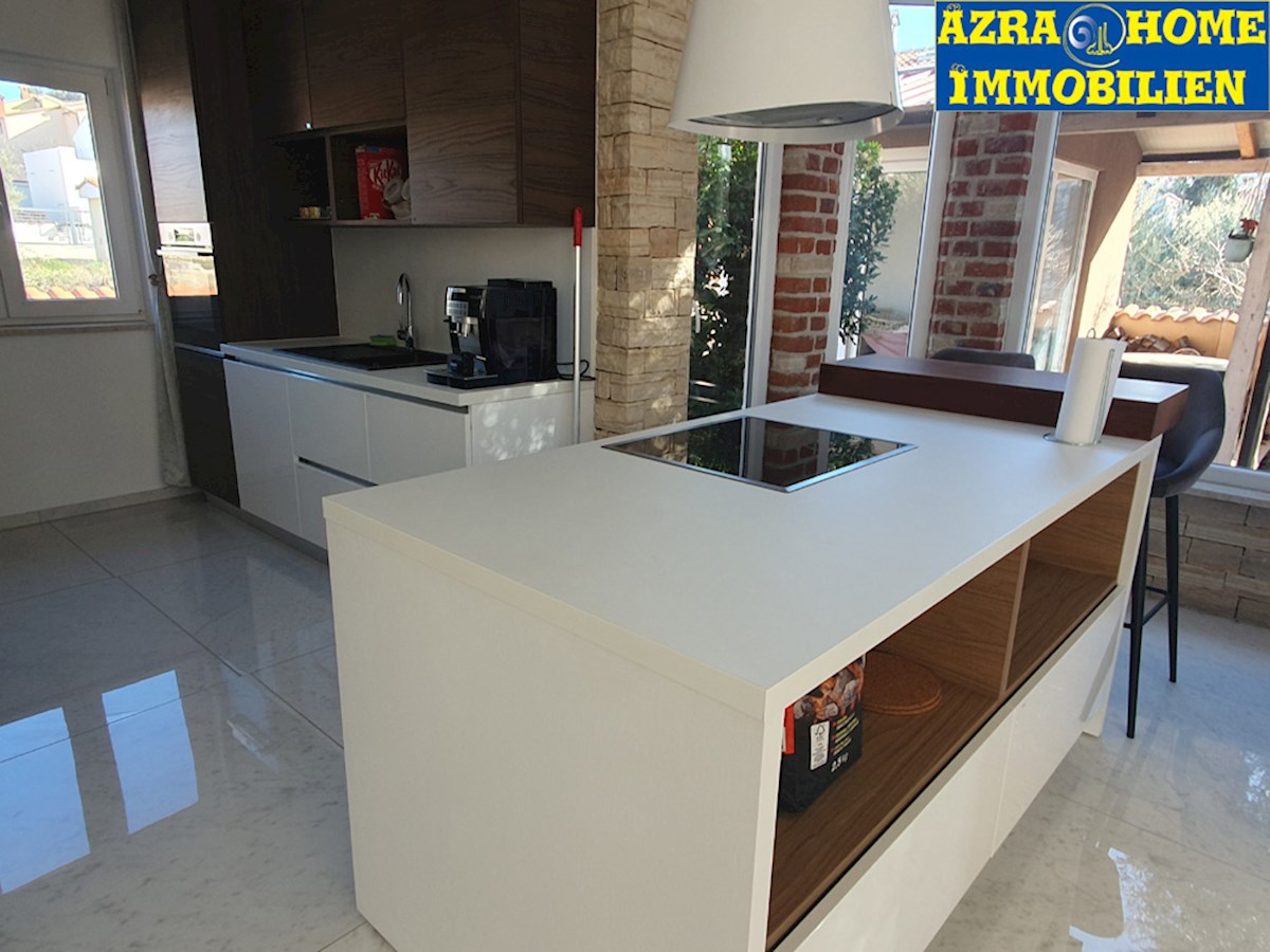 KOP-758, VIŠNJAN, Casa bifamiliare 115 m² con piscina