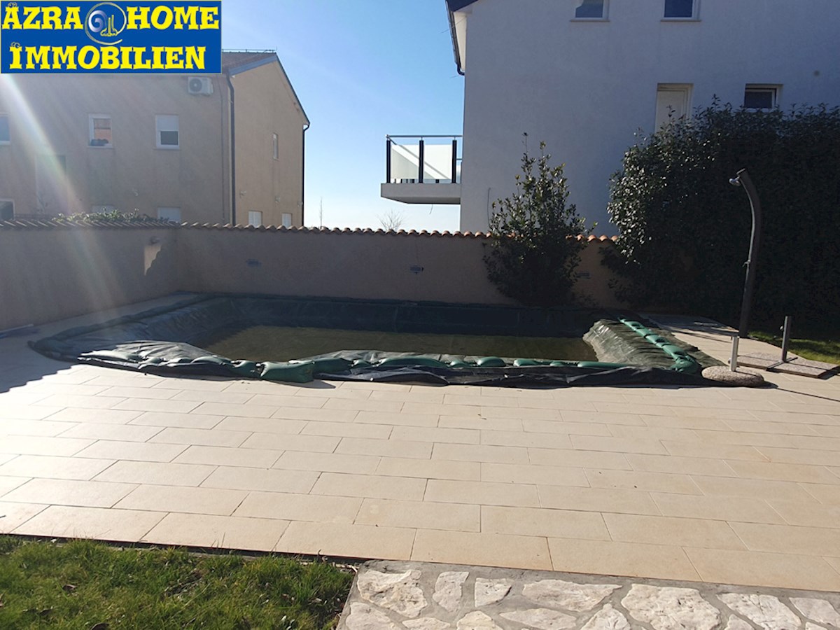 KOP-758, VIŠNJAN, Casa bifamiliare 115 m² con piscina