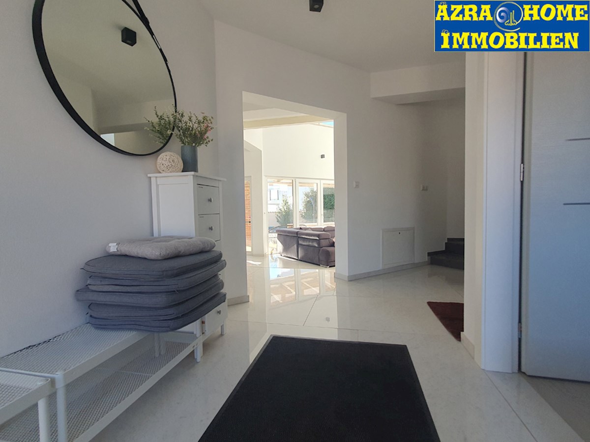 KOP-758, VIŠNJAN, Casa bifamiliare 115 m² con piscina
