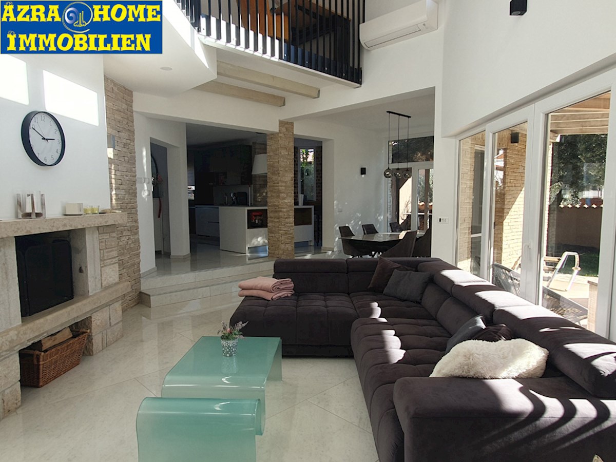 KOP-758, VIŠNJAN, Casa bifamiliare 115 m² con piscina
