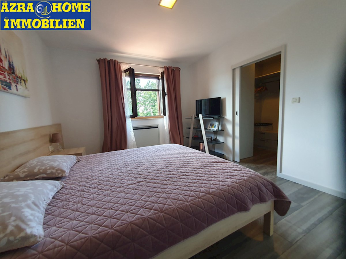 KOP-592, Nei dintorni di Višnjan (5 km), a 9 km da Parenzo e dal mare – casa confortevole di 203 m², in posizione tranquilla, con piscina di 24 m² e casetta da giardino