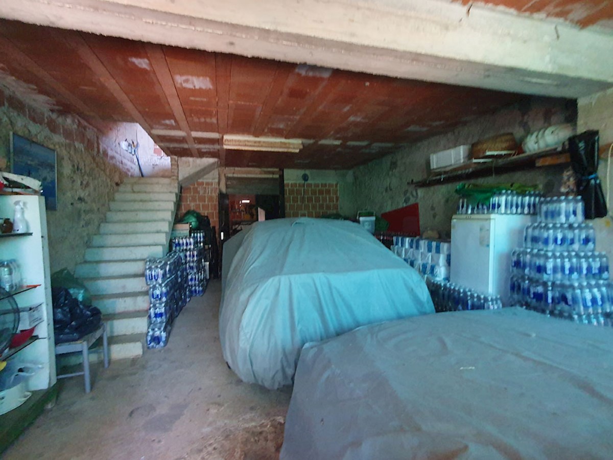 Vendita casa a schiera, Nova Vas (2 km), 201 m², cortile ca. 100 m² (KOP-773-2)