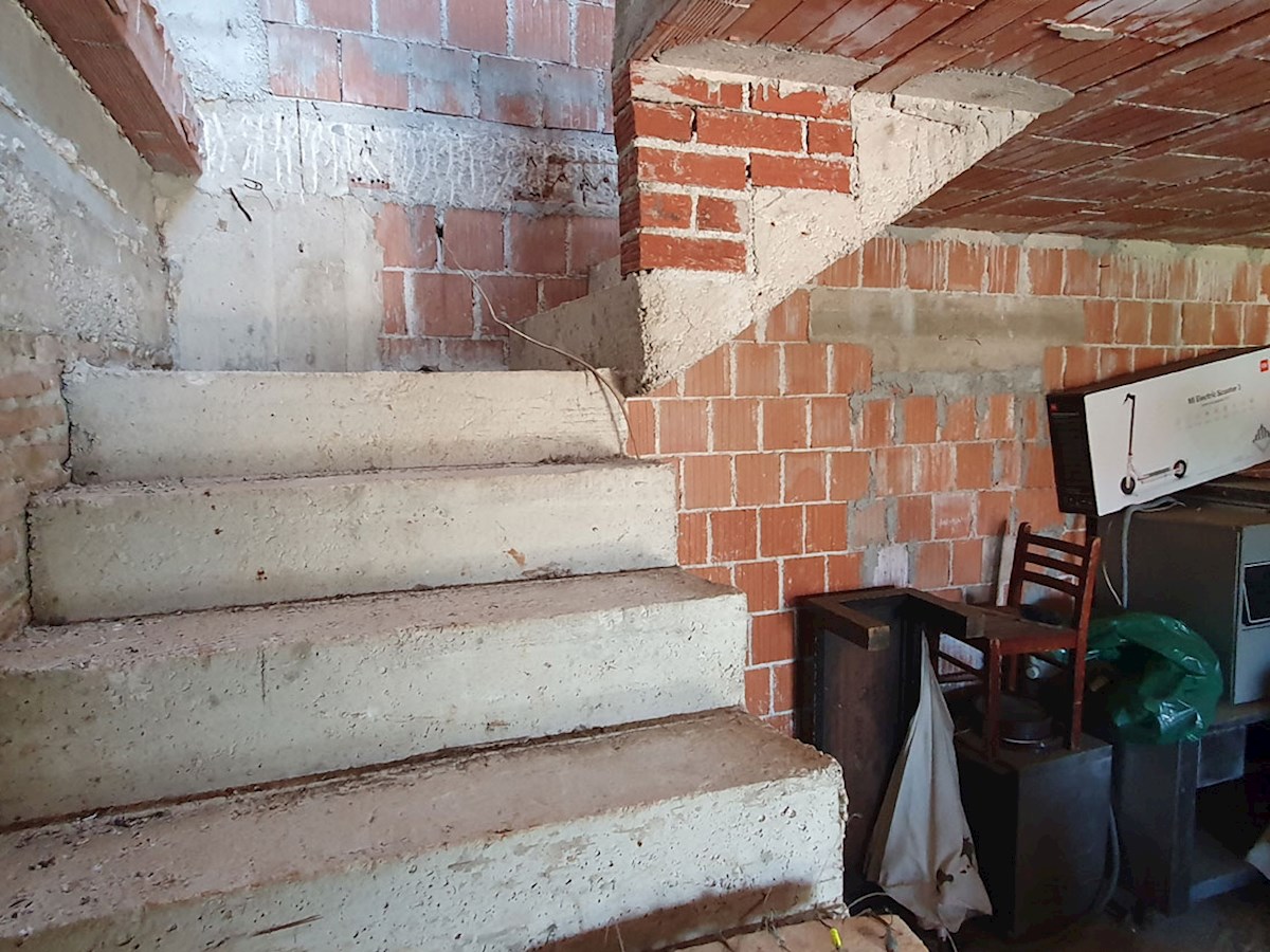 Vendita casa a schiera, Nova Vas (2 km), 201 m², cortile ca. 100 m² (KOP-773-2)