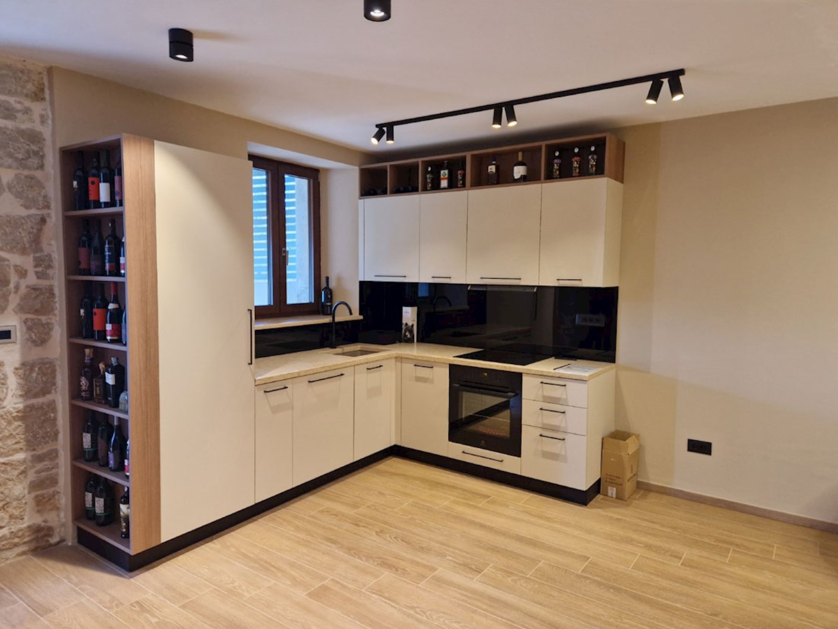 Vendita, Kaštelir, Casa in pietra bifamiliare ristrutturata con piscina, KOP-779