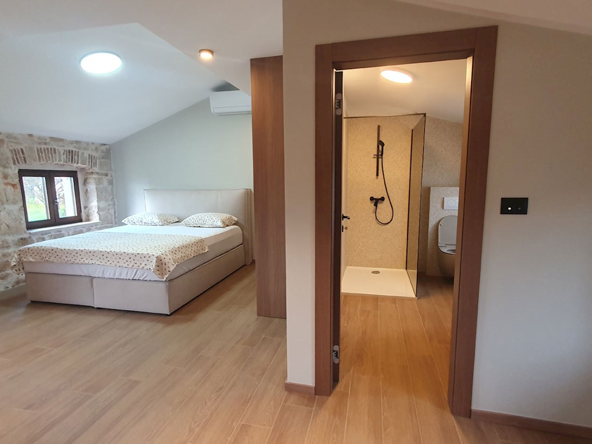 Vendita, Kaštelir, Casa in pietra bifamiliare ristrutturata con piscina, KOP-779