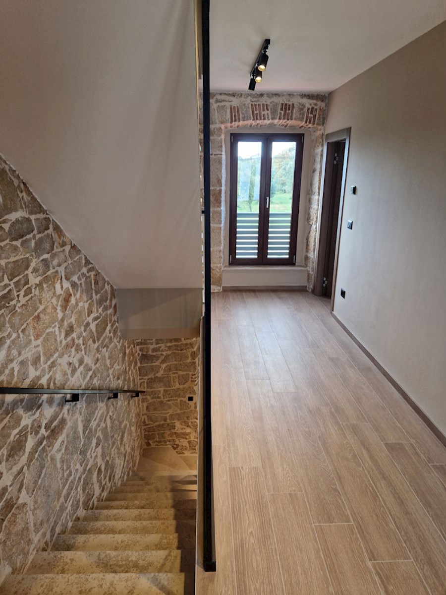 Vendita, Kaštelir, Casa in pietra bifamiliare ristrutturata con piscina, KOP-779