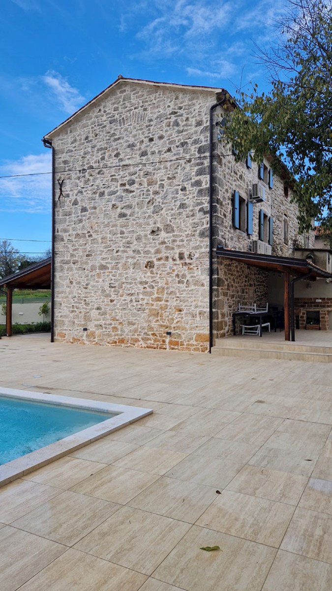 Vendita, Kaštelir, Casa in pietra bifamiliare ristrutturata con piscina, KOP-779