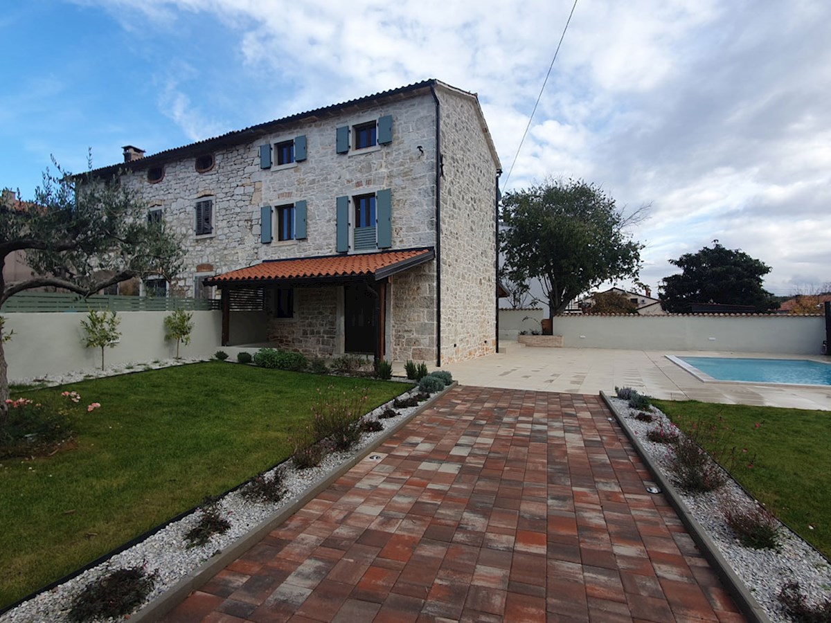 Vendita, Kaštelir, Casa in pietra bifamiliare ristrutturata con piscina, KOP-779