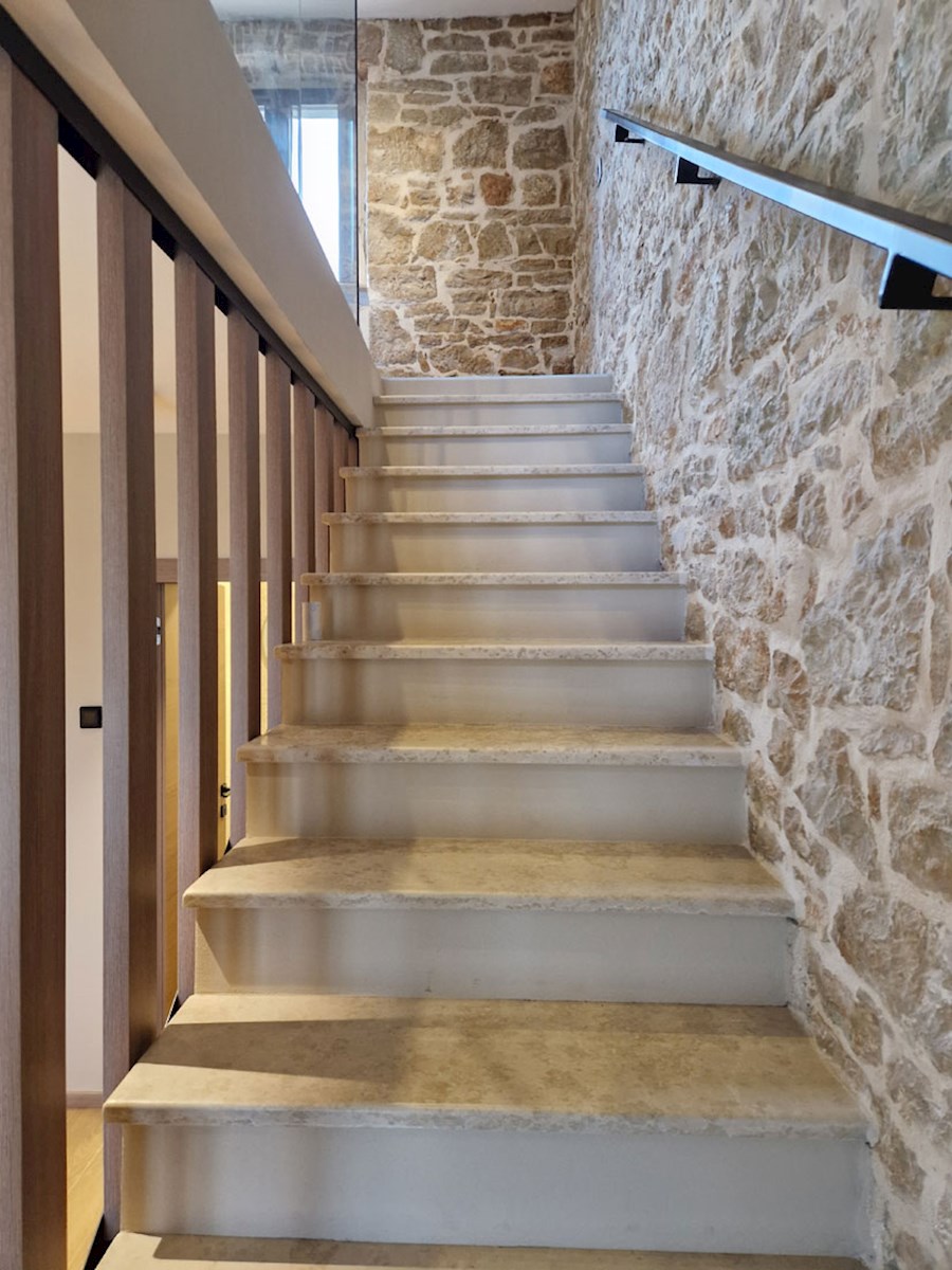 Vendita, Kaštelir, Casa in pietra bifamiliare ristrutturata con piscina, KOP-779