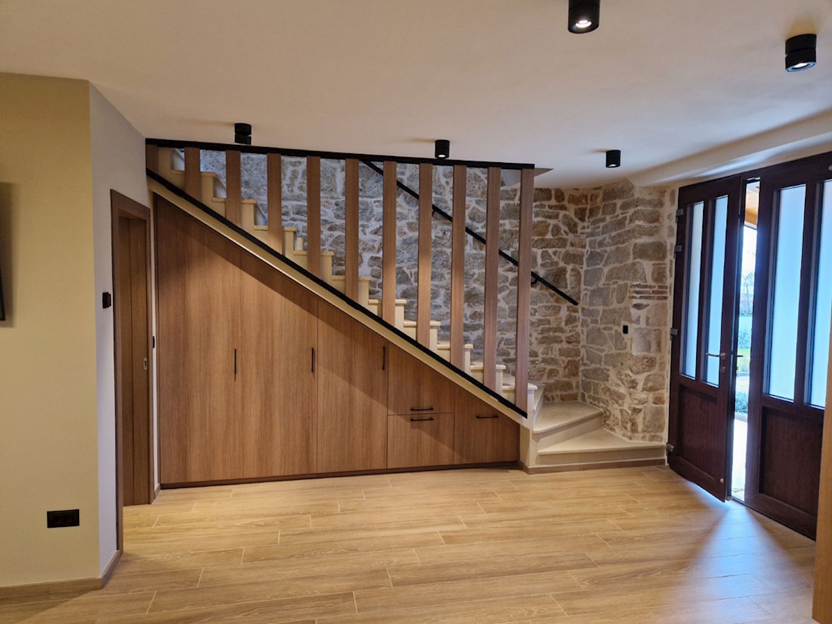 Vendita, Kaštelir, Casa in pietra bifamiliare ristrutturata con piscina, KOP-779