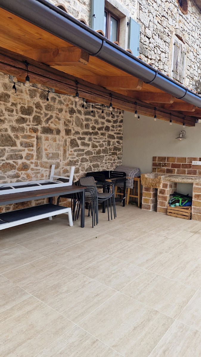 Vendita, Kaštelir, Casa in pietra bifamiliare ristrutturata con piscina, KOP-779