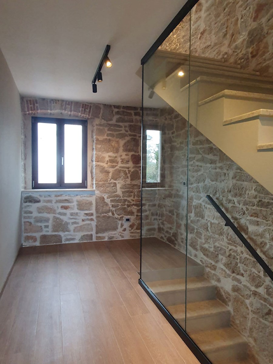 Vendita, Kaštelir, Casa in pietra bifamiliare ristrutturata con piscina, KOP-779