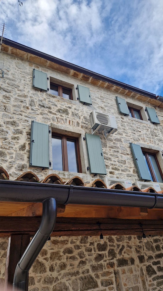 Vendita, Kaštelir, Casa in pietra bifamiliare ristrutturata con piscina, KOP-779