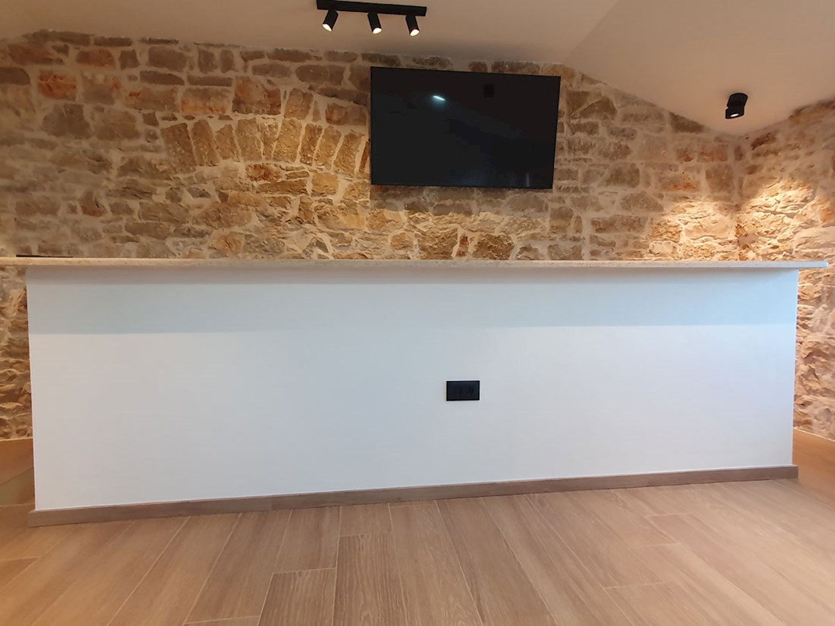 Vendita, Kaštelir, Casa in pietra bifamiliare ristrutturata con piscina, KOP-779