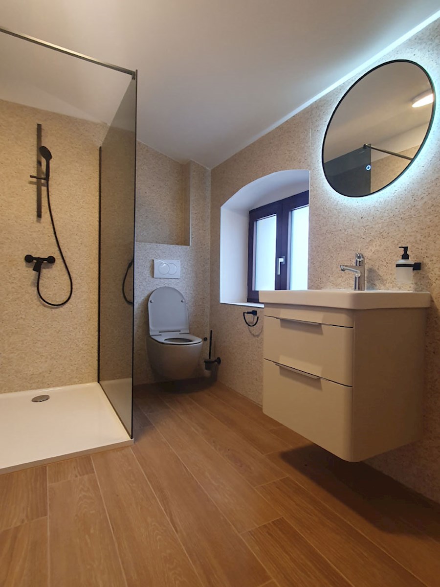 Vendita, Kaštelir, Casa in pietra bifamiliare ristrutturata con piscina, KOP-779