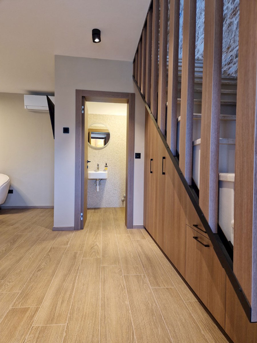 Vendita, Kaštelir, Casa in pietra bifamiliare ristrutturata con piscina, KOP-779