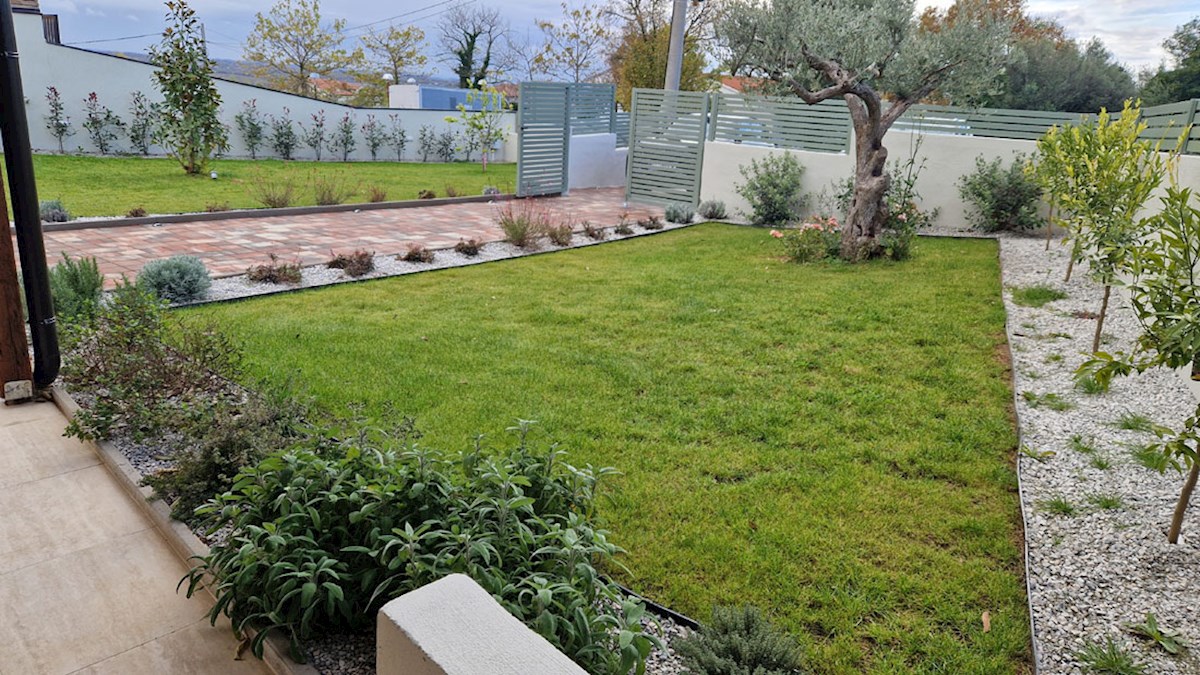 Vendita, Kaštelir, Casa in pietra bifamiliare ristrutturata con piscina, KOP-779