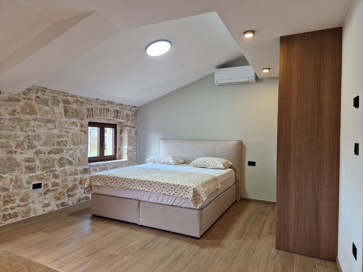 Vendita, Kaštelir, Casa in pietra bifamiliare ristrutturata con piscina, KOP-779