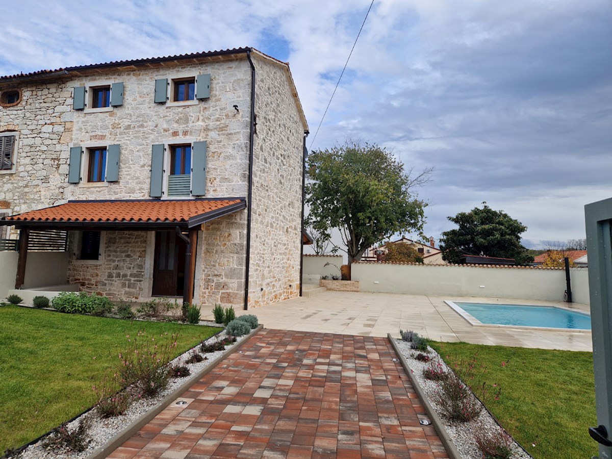 Vendita, Kaštelir, Casa in pietra bifamiliare ristrutturata con piscina, KOP-779