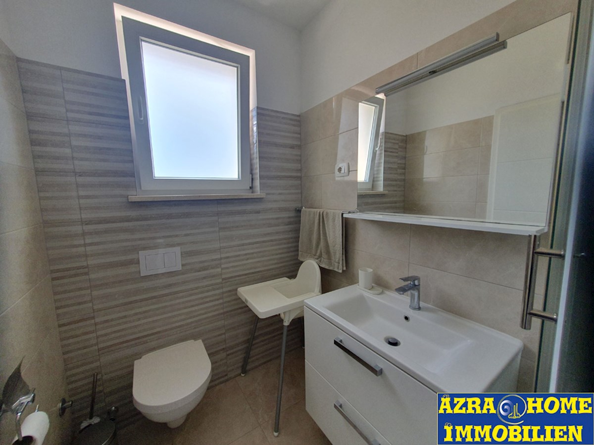 Casa con piscina in vendita, Vodnjan, 180 m² con terrazze, piscina 30 m², posizione tranquilla, Terreno 977 m2 (KO-122)