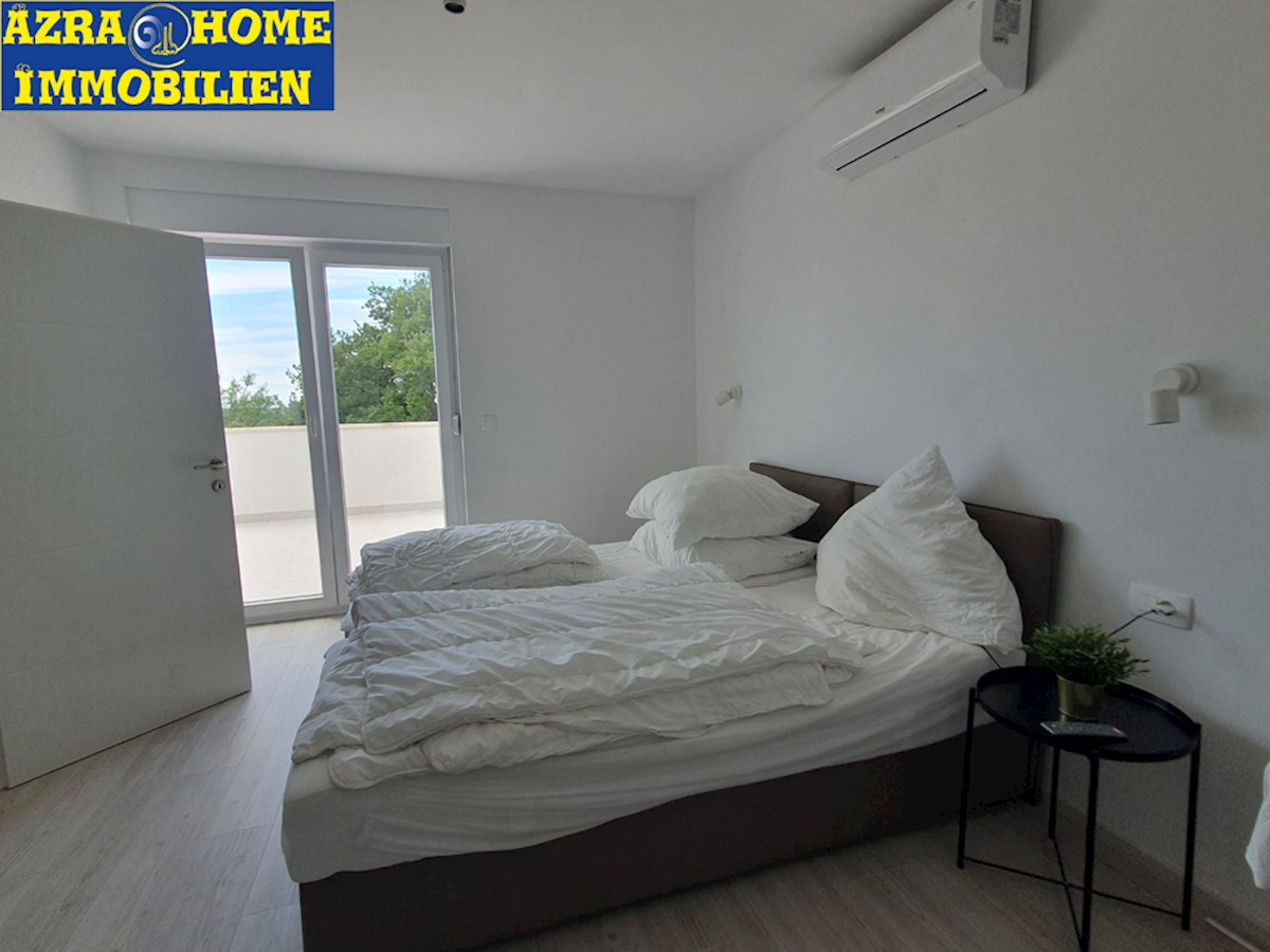 Casa con piscina in vendita, Vodnjan, 180 m² con terrazze, piscina 30 m², posizione tranquilla, Terreno 977 m2 (KO-122)