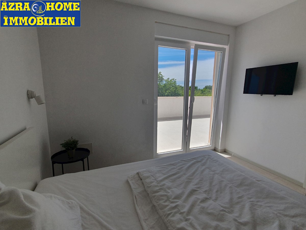 Casa con piscina in vendita, Vodnjan, 180 m² con terrazze, piscina 30 m², posizione tranquilla, Terreno 977 m2 (KO-122)