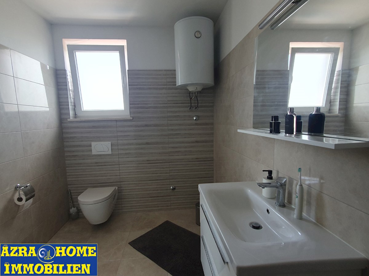 Casa con piscina in vendita, Vodnjan, 180 m² con terrazze, piscina 30 m², posizione tranquilla, Terreno 977 m2 (KO-122)