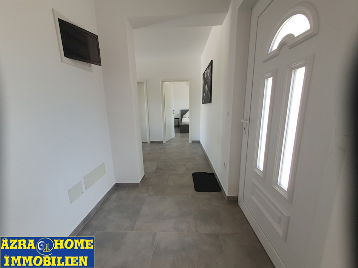 Casa con piscina in vendita, Vodnjan, 180 m² con terrazze, piscina 30 m², posizione tranquilla, Terreno 977 m2 (KO-122)