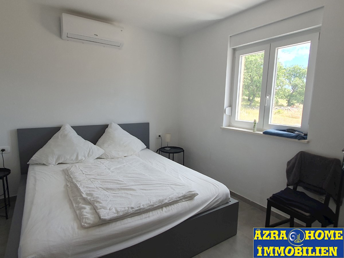 Casa con piscina in vendita, Vodnjan, 180 m² con terrazze, piscina 30 m², posizione tranquilla, Terreno 977 m2 (KO-122)