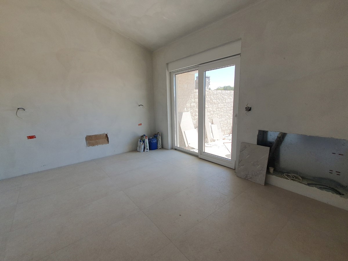 KOP-747, Nuova Villa di 219 m², con Piscina, in posizione tranquilla, a 7 km da Parenzo