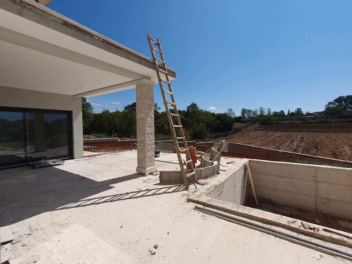 KOP-747, Nuova Villa di 219 m², con Piscina, in posizione tranquilla, a 7 km da Parenzo