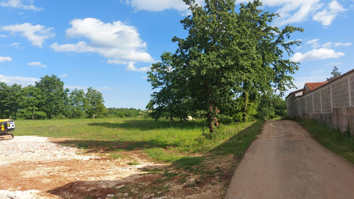 Z-655, Tinjan – dintorni (ca. 3 km): Terreno edificabile con terreno agricolo aggiuntivo